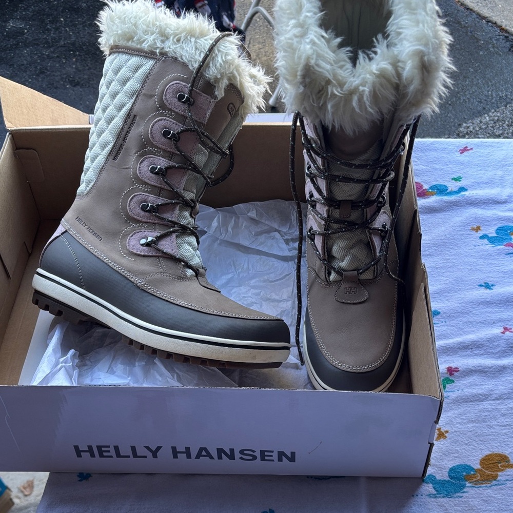 Helly Hansen Women's Winter Boots - Tan and White with pink accents